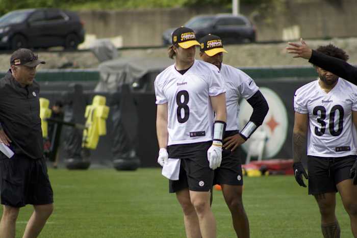 Steelers first-round pick works drills during practice.